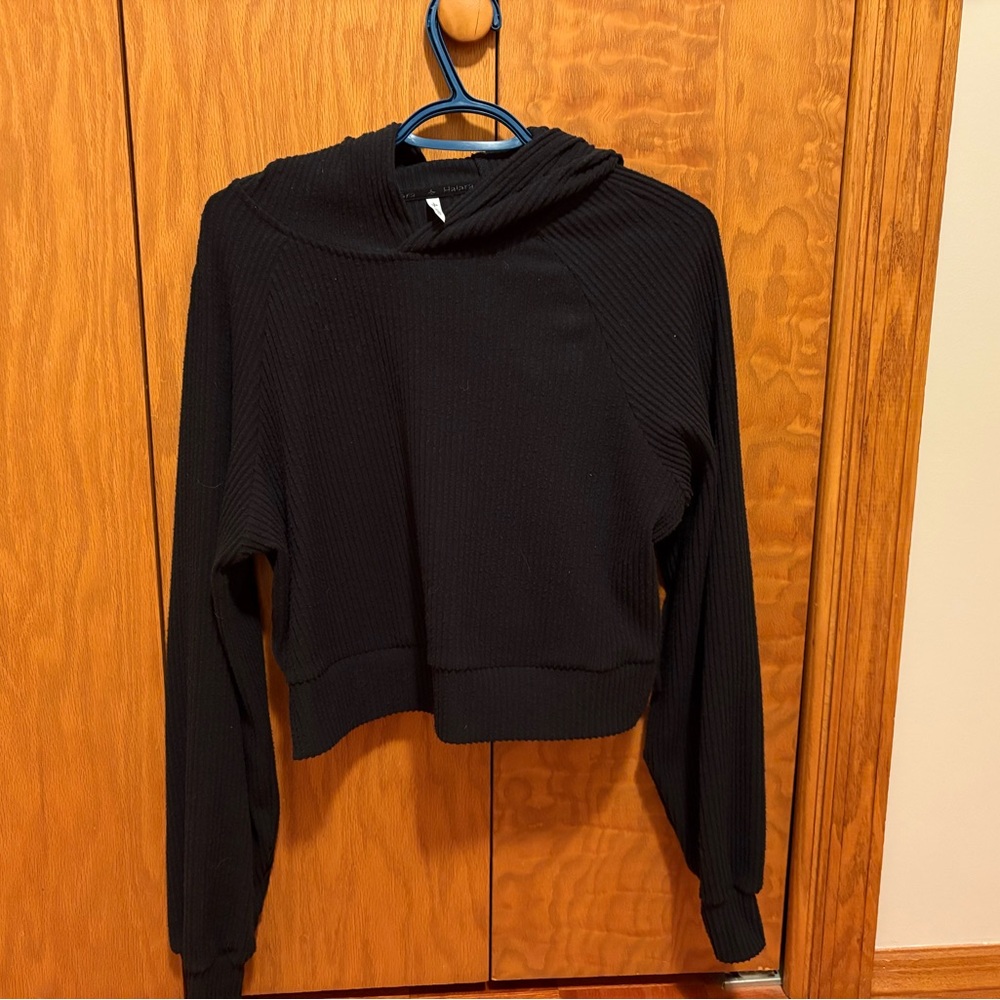 HALARA Black Ribbed Hoodie